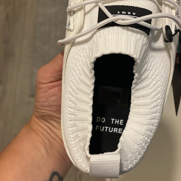 NWT white shoes - Picture 4 of 5